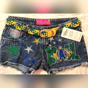 Beautiful Brazilian!! Sexy shorts!